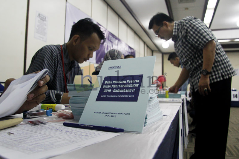 Suasana pendaftaran ujian advokat PERADI kepengurusan Fauzie Yusuf Hasibuan di Wisma Serbaguna Senayan, Jakarta, Senin (14/9). Foto: RES