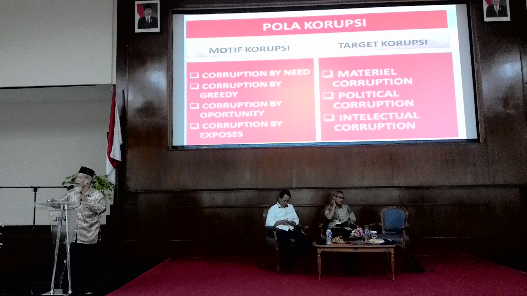 Mantan penasihat KPK Abdullah Hehamahua dalam Studium General â€Menatap Masa Depan KPK Pemberantasan Korupsiâ€ di Jakarta, Selasa (22/9). Foto: CR19 