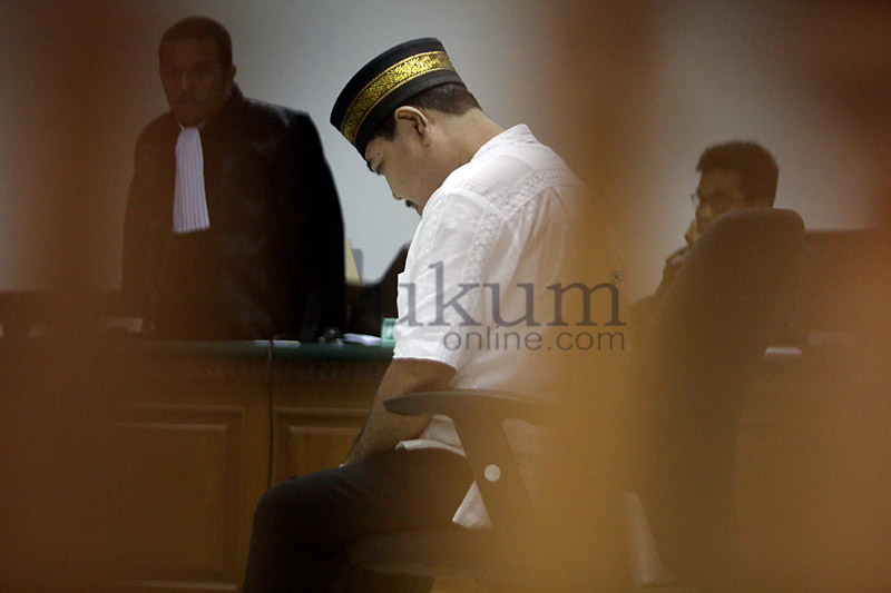 Panitera PTUN Medan, Syamsir Yusfan saat menjalani sidang di Pengadilan Tipikor Jakarta. Foto: RES.