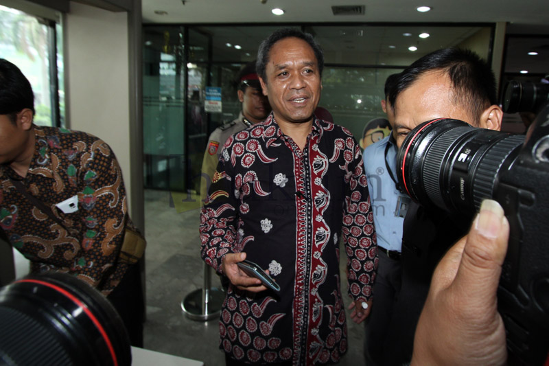 Wakil Ketua Komisi III DPR Benny K Harman saat tiba di gedung KPK di Jakarta, Senin (5/10). Foto: RES.