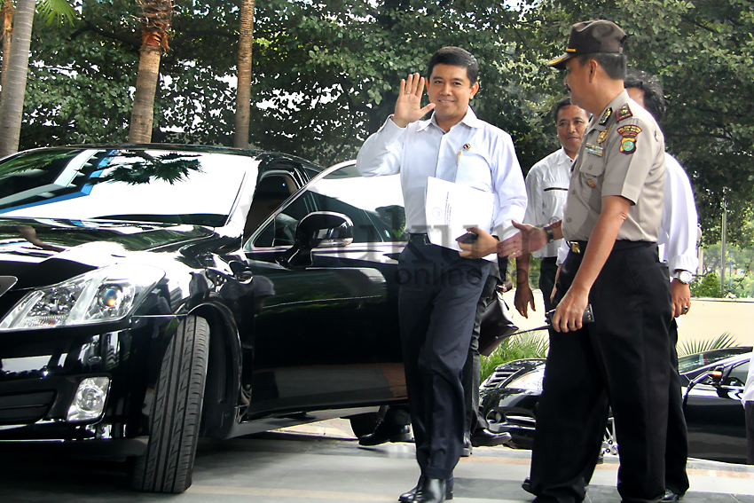 Menteri PAN-RB, Yuddy Chrisnandi (baju putih). Foto: RES