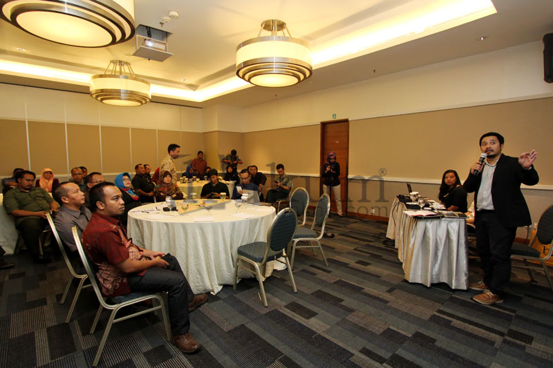 Direktur Hukumonline, Andika Gunadarma saat memberikan materi  â€œPublic Outrich via Websiteâ€ di Jakarta, Selasa (10/11). Foto: RES