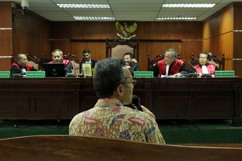 Ketua PTUN Medan nonaktif, Tripeni Irianto Putro di Pengadilan Tipikor Jakarta, Kamis (12/11). Foto: RES