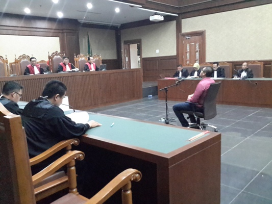 Terdakwa Gary di Pengadilan Tipikor Jakarta. Foto: NOV