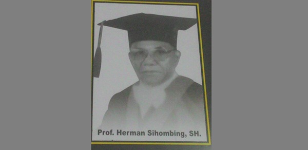 Prof. Herman Sihombing. Foto: FH UNAND