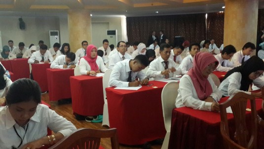 Suasana UKEN yang digelar beberapa tahun lalu. http://www.ikatannotarisindonesia.or.id