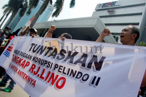 Demo terkait kasus dugaan korupsi Pelindo II di Gedung KPK. Foto: RES