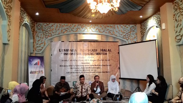 Diskusi Halal Watch di Jakarta, Selasa (29/12). Foto: NNP