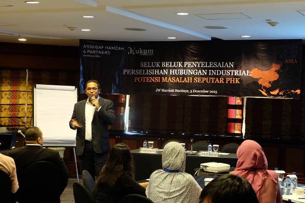 Yogi Sudrajat Marsono, Partner AHP dalam acara diskusi dalam rangka pembukaan kantor cabang Surabaya. Foto: Project