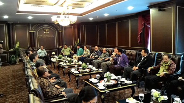 Pertemuan pimpinan KPK jilid IV dengan sembilan hakim konstitusi. Foto: NNP