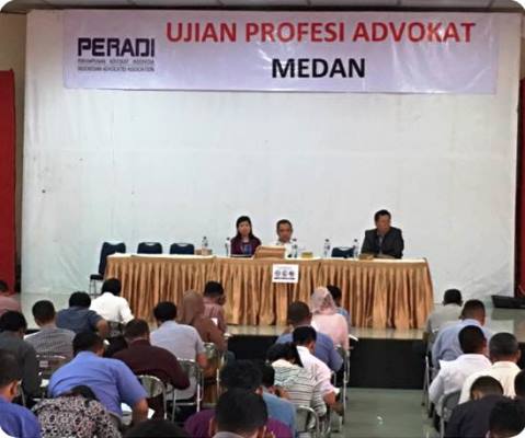 Ujian profesi advokat PERADI kubu Juniver Girsang di Kota Medan. Foto: Istimewa