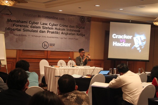 Pelatihan Hukumonline 2015 â€œMemahami Cyberlaw, Cybercrime dan Digital Forensic dalam Sistem Hukum Indonesia Angkatan Ketigaâ€. Foto: HOL Project