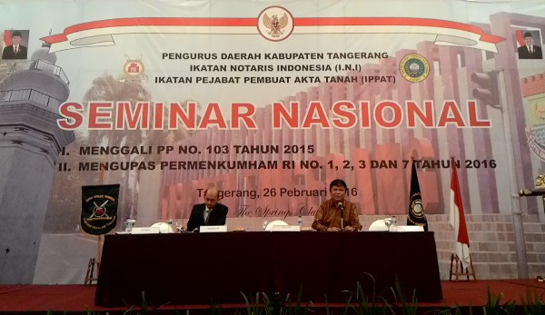 Alwesius (kanan) dalam seminar nasional yang diselenggarakan Pengurus Daerah INI dan IPPAT Kabupaten Tangerang. Foto: NNP