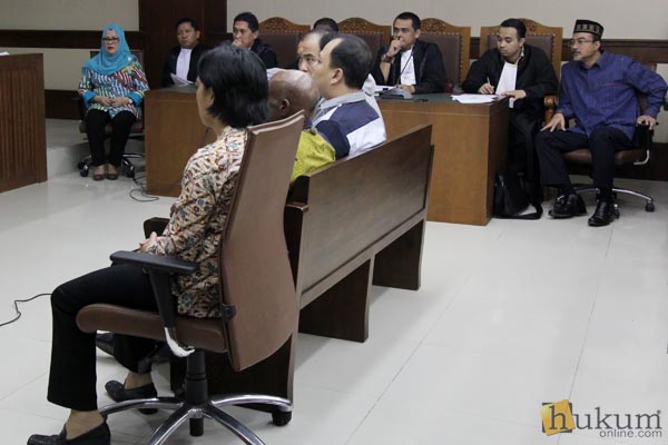 Terdakwa kasus korupsi proyek pembangunan listrik mikrohidro Dewie Yasin Limpo menjalani sidang lanjutan di Pengadilan Tipikor Jakarta, Senin (7/3). Dalam sidang tersebut, Dewie Yasin Limpo mendengarkan kesaksian asisten pribadinya Rinelda Bandaso.