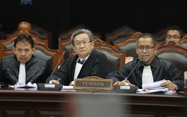 Kuasa Hukum Pemohon, Heru Widodo (kanan). Foto: Humas MK