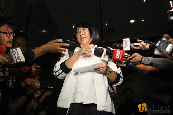 Direktur Legal PT Agung Podomoro Land Miarni Ang seusai diperiksa KPK. Foto: RES