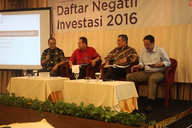 Narasumber dan Moderator Sesi Pertama Diskusi Kebijakan Daftar Negatif Investasi (7/5)