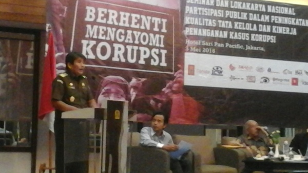 Koordinator Jaksa Pidsus Kejaksaan Agung, Pathor Rahman, menyampaikan paparan dalam acara semiloka tata kelola korupsi di Jakarta, Selasa (03/5). Foto: MYS