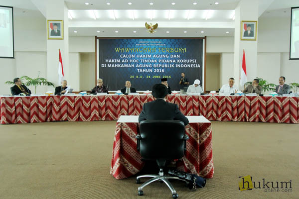 Calon Hakim Agung saat menjalani seleksi wawancara terbuka di Gedung KY Jakarta.
