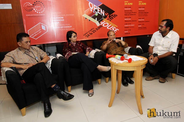 (Dari Kiri ke kanan) Chandra M Hamzah, Inayah Assegaf, Yunus Husein, Haris Azhar saat menjadi pembicara di acara Open House IJSL, Jakarta, Jumat (24/6). Foto: RES