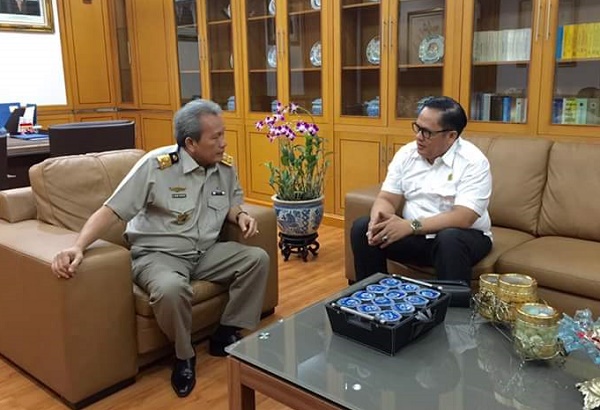 Ketua Umum IPPAT Syafran Sofyan (kanan) dan Sekjen Kementerian ATR/BPN Noor Marzuki. Foto: Facebook