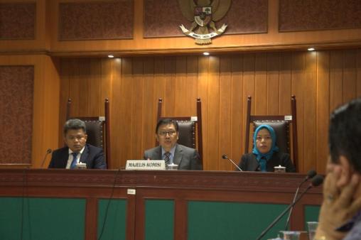 Majelis KPPU yang menangani kasus pop ice. Foto: FNH
