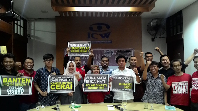 Sejumlah aktivis LSM melakukan jumpa media membincangkan isu jelang Pemilihan Gubernur Banten. Foto: NNP