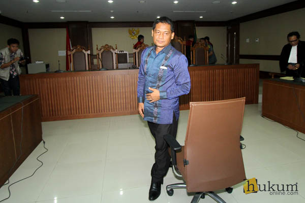 Terdakwa kasus suap perkara hukum yang juga Panitera Pengadilan Negeri Jakarta Utara Rohadi menjalani sidang dengan agenda pembacaan dakwaan di Pengadilan Tipikor, Jakarta, Senin (5/9).