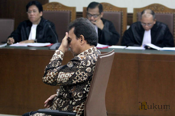 Terdakwa Panitera PN Jakarta Pusat Edy Nasution saat menjalani sidang di Pengadilan Tindak Pidana Korupsi, Jakarta, Rabu (7/9). 