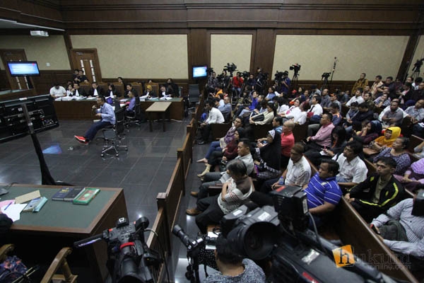 Salah satu sesi sidang pembunuhan berencana Wayan Mirna Salihin di PN Jakarta Pusat dengan agenda mendengar keterangan ahli. Foto: RES