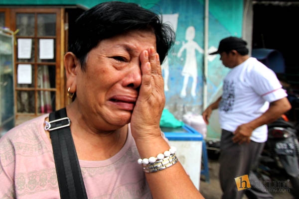 Kesedihan Warga Bukit Duri Saat Rumahnya Rata Oleh Buldoser Pemda DKI 5.jpg