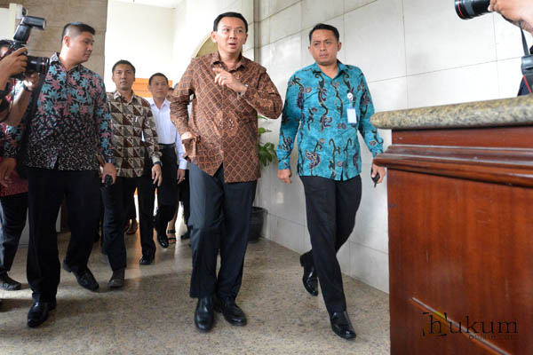 Gubernur DKI Jakarta Basuki Tjahaja Purnama atau Ahok mendatangi Badan Reserse Kriminal (Bareskrim) Polri di Jakarta, Senin (24/10).