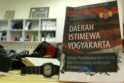 Salah satu buku yang melihat Yogyakarta dari kacamata hukum. Foto: HOL/SGP