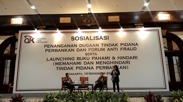 Acara sosialisasi â€œPenanganan Dugaan Tindak Pidana Perbankan dan Forum Anti Fraudâ€ yang digelar OJK di gedung Bidakara, Jakarta, Senin (14/11). Foto: NNP
