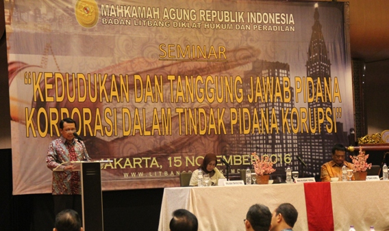 Wakil Ketua MA, HM Syarifuddin, menyampaikan rencana MA menerbitkan hukum acara penanganan kasus pidana korporasi. Foto: ASH