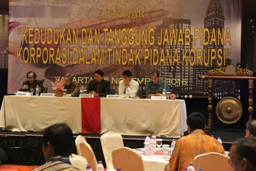 Seminar membahas penanganan tindak pidana yang dilakukan korporasi dalam kasus korupsi. Foto: EDWIN