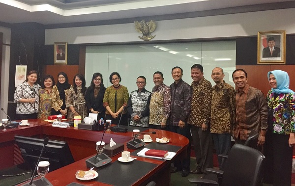 Pengurus Pusat Ikatan Notaris Indonesia (PP-INI) memberi masukan kepada Menteri Keuangan Sri Mulyani Indrawati terkait Tax Amnesty. Foto: Istimewa