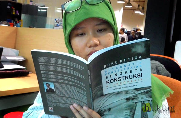 Buku Alternatif Penyelesaian Sengketa Konstruksi di Indonesia. Foto: RES