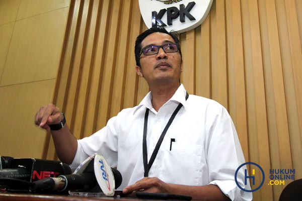 Kepala Biro Humas Komisi Pemberantasan Korupsi (KPK) yang juga juru bicara yang baru, Febri Diansyah melakukan jumpa pers pertamanya setelah dilantik di gedung KPK, Jakarta, Selasa (6/12). 