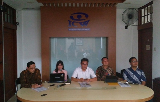 Diskusi UU Desa di kantor ICW, Kamis (08/12). Foto: ZAIM