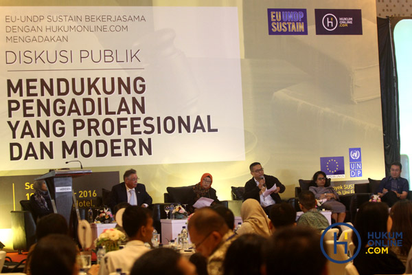 Diskusi membangun reformasi peradilan yang dselenggarakan UNDP dan hukumonline di Jakarta, Senin (19/12). Foto: RES