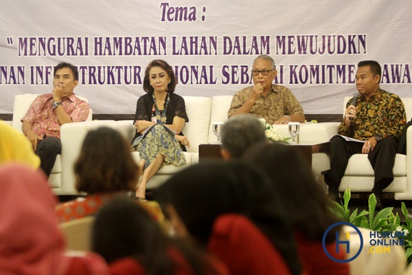 Dari Kiri, Iwan Nurdin, Yenti Ganarsih, Thamrin A Tomagola dan Suparjo Sujadi saat menjadi pembicara di acara seminar Yang bertemakan 