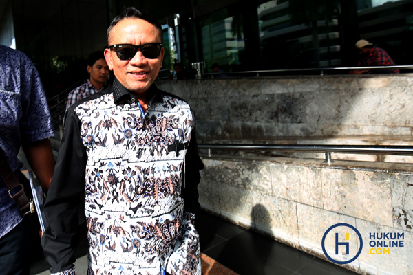 Ken diperiksa sebagai saksi untuk tersangka Direktur Utama PT EK Prima Ekspor Indonesia, Ramapanicker Rajamohanan Nair, terkait dugaan suap penghapusan pajak perusahaan tersebut.