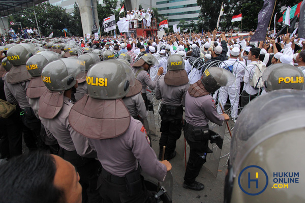 Simpatisan anggota FPI saat berunjuk rasa di depan Gedung Mabes Polri, Jakarta, beberapa waktu lalu. Foto: RES
