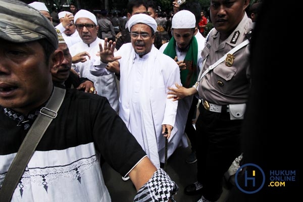 Rizieq Shihab Diperiksa Polda Metro 2.jpg