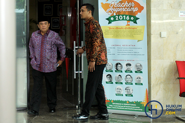 Mantan Ketua DPR Ade Komarudin usai diperiksa penyidik KPK, Jumat (3/2). Foto : RES