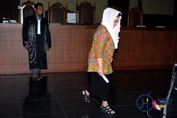 Siti Fadilah Jalani Sidang Perdana 5.JPG