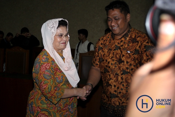 Siti Fadilah Jalani Sidang Perdana 7.JPG