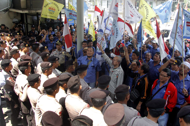 Demo serikat pekerja di depan KPK beberapa waktu lalu. Foto: RES