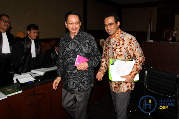 Mantan Wakil Ketua Komisi II DPR Teguh Juwarno dan Taufik Effendi hadir pada sidang lanjutan kasus dugaan korupsi proyek KTP elektronik, di Pengadilan Tipikor, Jakarta, Kamis (23/3). 